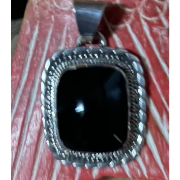 Dije cuadrado con simulación de ónix, de real silver - Picture 1 of 4